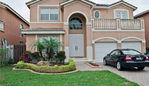 Miami Bed And Breakfast Country Walk Exterior photo