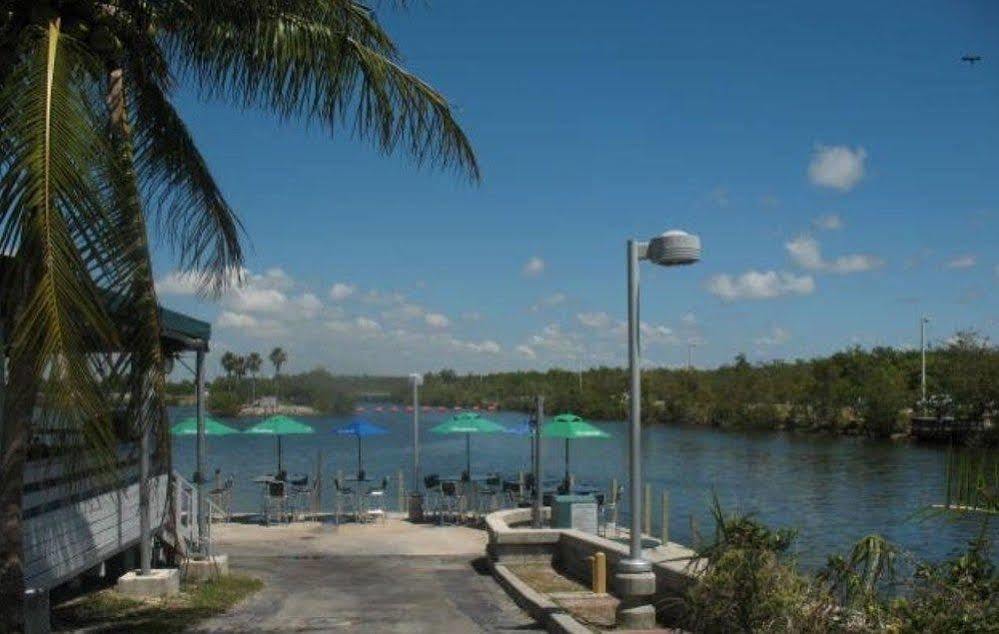 Miami Bed And Breakfast Country Walk Exterior photo